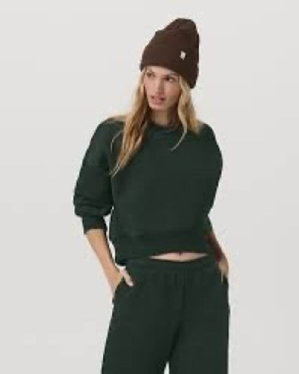 Vuori cropped crewneck sweatshirt, 118$